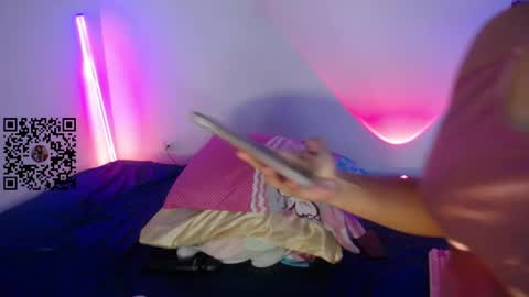 Snapshot of lou_cuteee chatting on 05-25-26, 01:44 lou_cuteee online show from 05-25-26, 01:44