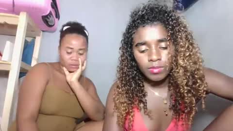 Snapshot of louane98 chatting on 02-05-26, 09:03 louane98 online show from 02-05-26, 09:03