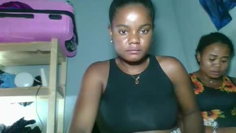 Snapshot of louane98 chatting on 02-22-26, 04:49 louane98 online show from 02-22-26, 04:49