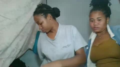 Snapshot of louane98 chatting on 03-12-26, 07:58 louane98 online show from 03-12-26, 07:58