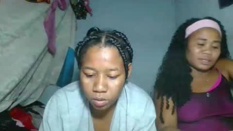 Snapshot of louane98 chatting on 03-12-26, 08:04 louane98 online show from 03-12-26, 08:04