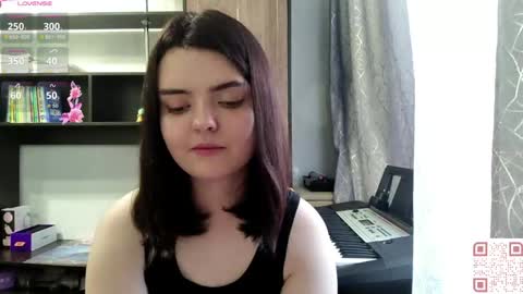 Snapshot of loudeguise chatting on 06-07-26, 10:08 Esma online show from 06-07-26, 10:08
