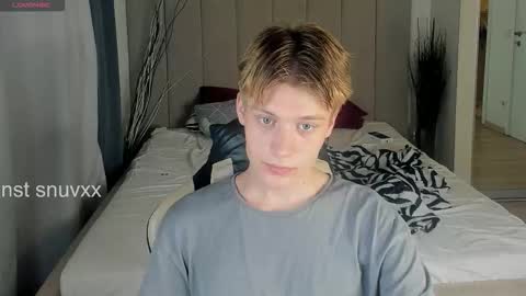 Snapshot of louie_evans chatting on 09-12-25, 02:33 louie_evans online show from 09-12-25, 02:33