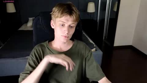 Snapshot of louie_evans chatting on 09-14-25, 08:30 louie_evans online show from 09-14-25, 08:30