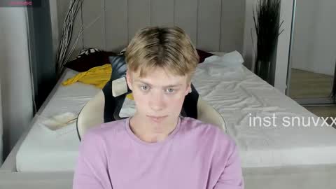 Snapshot of louie_evans chatting on 09-17-25, 08:10 louie_evans online show from 09-17-25, 08:10