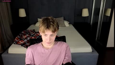 Snapshot of louie_evans chatting on 09-23-25, 08:56 louie_evans online show from 09-23-25, 08:56