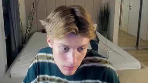 Snapshot of louie_evans chatting on 09-29-25, 05:18 louie_evans online show from 09-29-25, 05:18