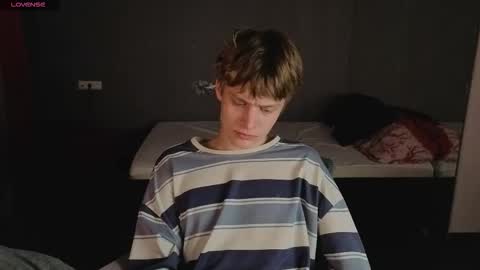 Snapshot of louie_evans chatting on 10-09-25, 03:43 louie_evans online show from 10-09-25, 03:43