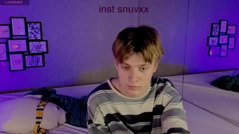 Snapshot of louie_evans chatting on 10-11-25, 04:01 louie_evans online show from 10-11-25, 04:01