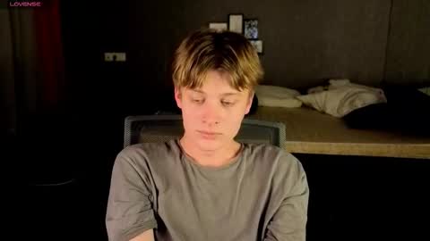 Snapshot of louie_evans chatting on 10-12-25, 08:08 louie_evans online show from 10-12-25, 08:08