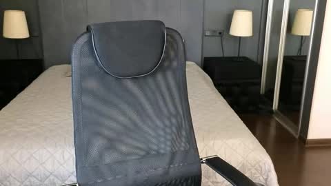 Snapshot of louie_evans chatting on 10-28-25, 08:55 louie_evans online show from 10-28-25, 08:55