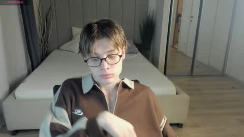 Snapshot of louie_evans chatting on 11-11-25, 03:56 louie_evans online show from 11-11-25, 03:56