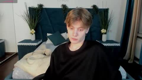 Snapshot of louie_evans chatting on 12-18-25, 08:59 louie_evans online show from 12-18-25, 08:59