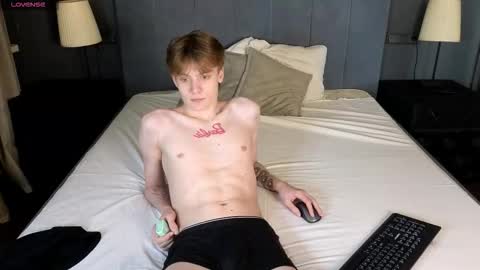 Snapshot of louie_evans chatting on 12-22-25, 10:29 louie_evans online show from 12-22-25, 10:29