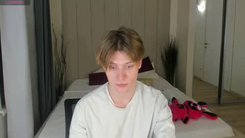 Snapshot of louie_evans chatting on 01-06-26, 04:00 louie_evans online show from 01-06-26, 04:00