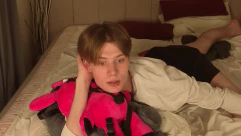 Snapshot of louie_evans chatting on 01-07-26, 04:04 louie_evans online show from 01-07-26, 04:04