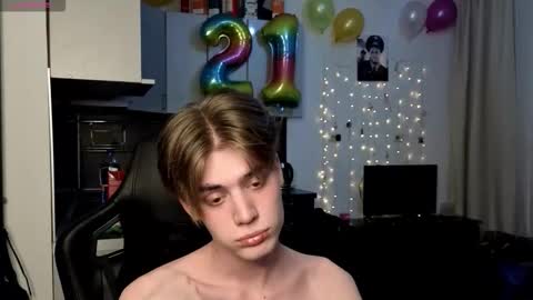 Snapshot of louie_evans chatting on 02-05-26, 03:27 louie_evans online show from 02-05-26, 03:27