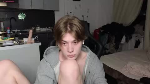 Snapshot of louie_evans chatting on 02-26-26, 03:05 louie_evans online show from 02-26-26, 03:05