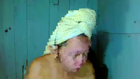 Snapshot of louie_sexy chatting on 05-25-26, 09:26 Cathy online show from 05-25-26, 09:26