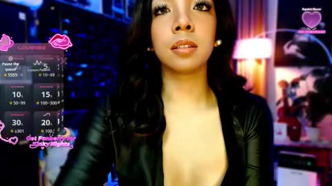 Snapshot of louisassy chatting on 05-09-26, 03:34 Louisa online show from 05-09-26, 03:34
