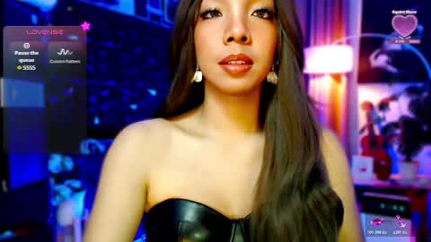 Snapshot of louisassy chatting on 05-16-26, 03:03 Louisa online show from 05-16-26, 03:03