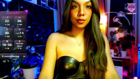 Snapshot of louisassy chatting on 06-22-26, 03:25 Louisa online show from 06-22-26, 03:25
