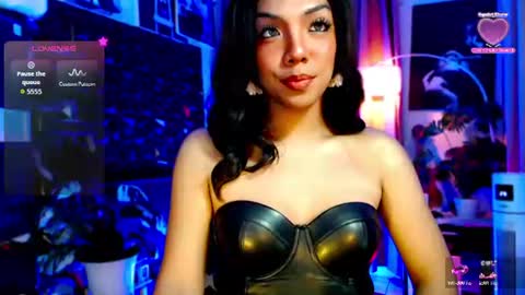 Snapshot of louisassy chatting on 06-24-26, 03:16 Louisa online show from 06-24-26, 03:16