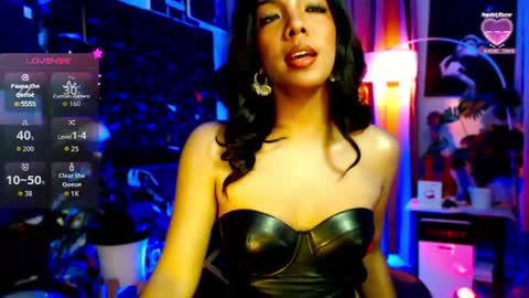 Snapshot of louisassy chatting on 06-25-26, 05:12 Louisa online show from 06-25-26, 05:12