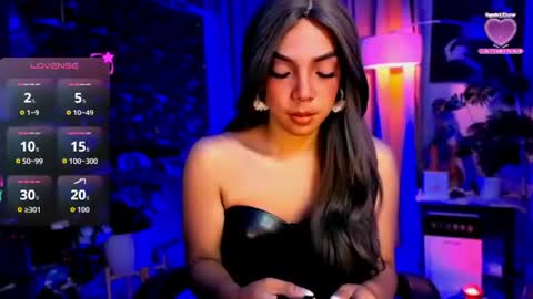Snapshot of louisassy chatting on 06-27-26, 02:49 Louisa online show from 06-27-26, 02:49