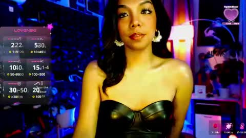 Snapshot of louisassy chatting on 06-28-26, 03:23 Louisa online show from 06-28-26, 03:23