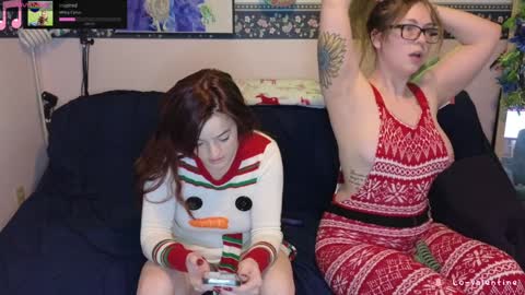 Snapshot of lovalentine chatting on 12-24-24, 04:55 Lo Valentine online show from 12-24-24, 04:55