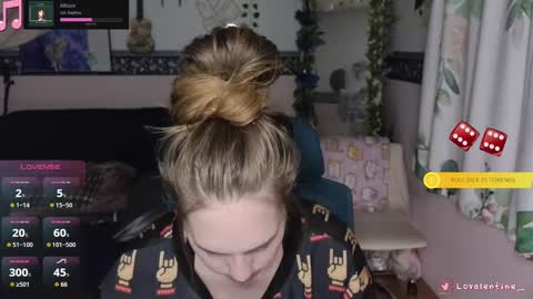 Snapshot of lovalentine chatting on 09-12-25, 06:13 Lo Valentine online show from 09-12-25, 06:13