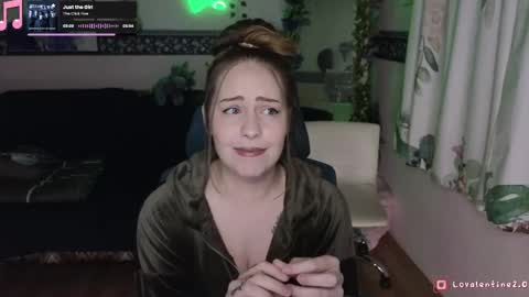 Snapshot of lovalentine chatting on 12-02-25, 05:13 Lo Valentine online show from 12-02-25, 05:13