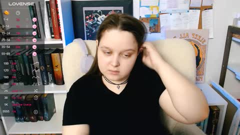 Snapshot of lovbess chatting on 02-23-26, 06:05 Mia online show from 02-23-26, 06:05