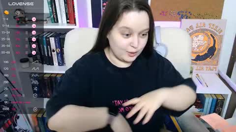 Snapshot of lovbess chatting on 02-25-26, 03:32 Mia online show from 02-25-26, 03:32