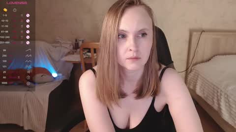 Snapshot of love_agatha chatting on 09-22-25, 05:20 Agatha online show from 09-22-25, 05:20