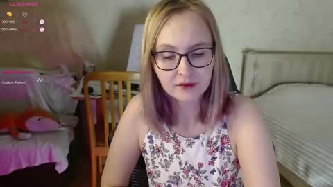 Snapshot of love_agatha chatting on 10-27-25, 03:10 Agatha online show from 10-27-25, 03:10