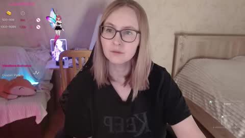 Snapshot of love_agatha chatting on 11-21-25, 01:59 Agatha online show from 11-21-25, 01:59