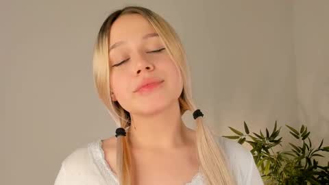 Eva online show from 11-12-25, 01:11