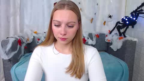 love bella  online show from 10-13-25, 01:27