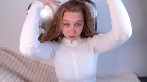 Snapshot of love_bella_ chatting on 05-11-26, 12:27 love bella online show from 05-11-26, 12:27