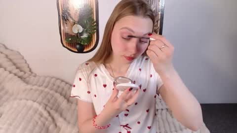 Snapshot of love_bella_ chatting on 05-15-26, 12:28 love bella online show from 05-15-26, 12:28