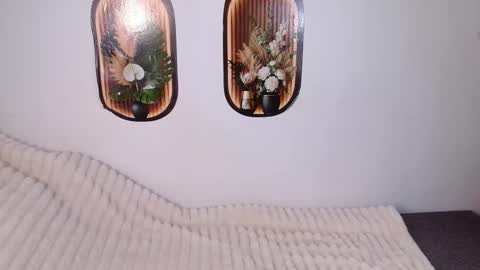 Snapshot of love_bella_ chatting on 05-18-26, 01:13 love bella online show from 05-18-26, 01:13