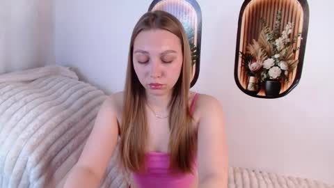 Snapshot of love_bella_ chatting on 05-21-26, 12:17 love bella online show from 05-21-26, 12:17