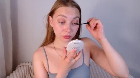 Snapshot of love_bella_ chatting on 06-02-26, 12:01 love bella online show from 06-02-26, 12:01
