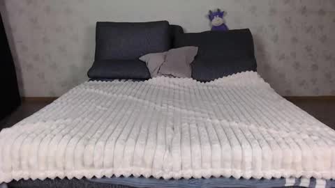 Snapshot of love_bella_ chatting on 06-10-26, 12:00 love bella online show from 06-10-26, 12:00