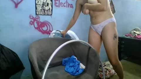Snapshot of love_electra chatting on 02-26-25, 03:52 love_electra online show from 02-26-25, 03:52