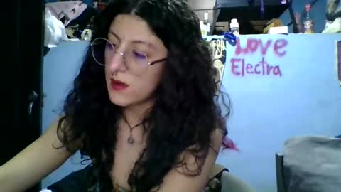 Snapshot of love_electra chatting on 03-17-26, 01:32 love_electra online show from 03-17-26, 01:32