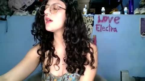 Snapshot of love_electra chatting on 03-23-26, 12:25 love_electra online show from 03-23-26, 12:25