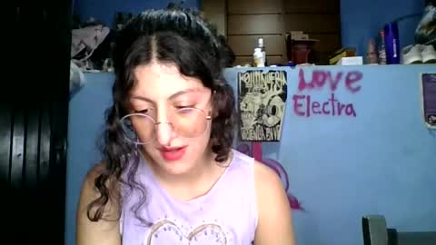 Snapshot of love_electra chatting on 03-26-26, 01:44 love_electra online show from 03-26-26, 01:44
